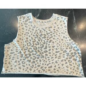 Zoe & Liv neutral leopard crop tee XL